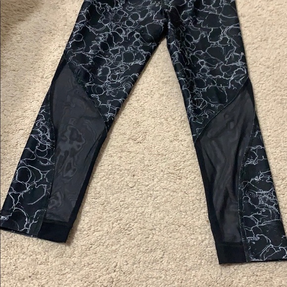 Under Armor compression Capri😍 - Picture 6 of 7